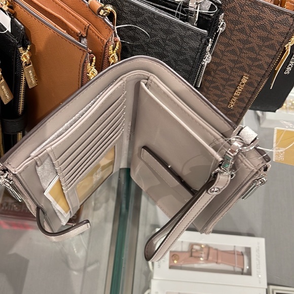 MICHAEL KORS LARGE DOUBLE ZIP WRISTLET PHONEHOLDER WALLET CLUTCH
BRIGHT WHITE - Picture 4 of 16